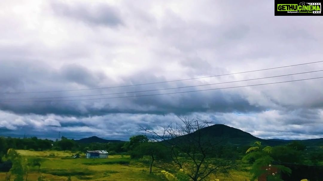 Rohit Suresh Saraf Instagram - An overcast sky, sometimes symbolic of our hearts. Mumbai Pune Expressway