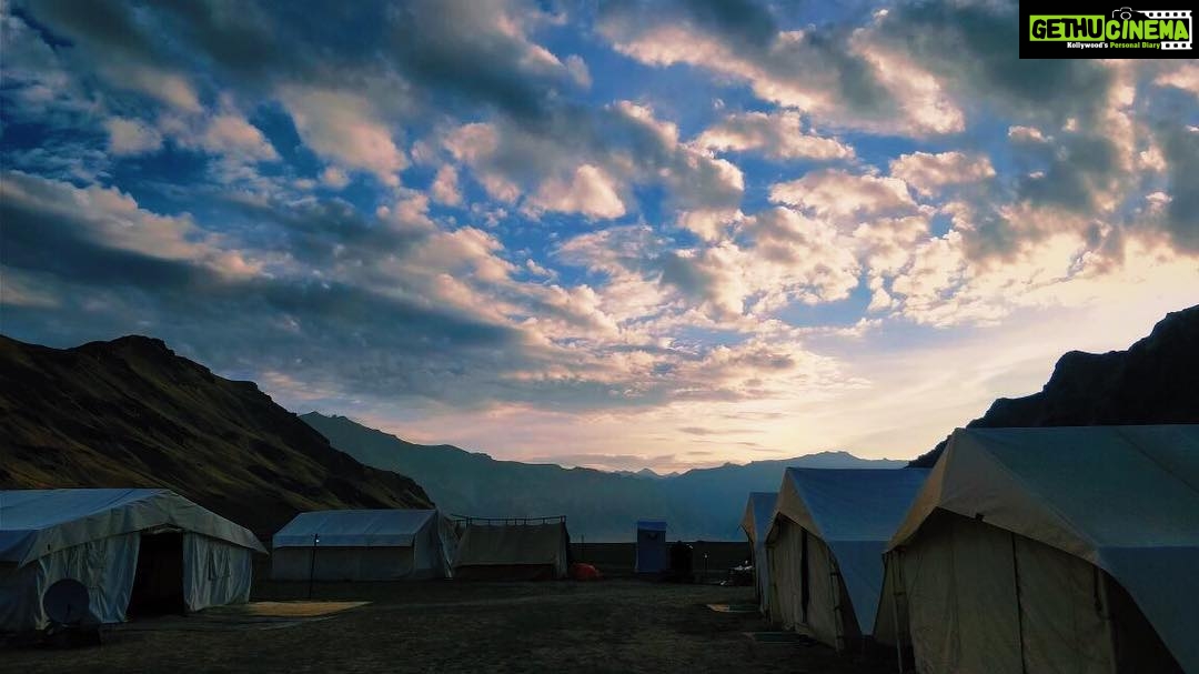 Rohit Suresh Saraf Instagram - Lilac skies, achromatic hearts.