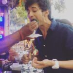 Rohit Suresh Saraf Instagram – The most famous odeon Chuski paan in Connaught place. The guy refuses to let you have it yourself. 🙈😂 #funtimes #delhi #india Connaught Place – CP,Delhi