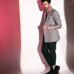 Rohit Suresh Saraf Instagram - @kimberley.fernandes @styled_by_tanik @imtiaz_makeup Photos by @mayank0491 Styled by @theanisha Black waistcoat suit- @lovespace.in Jacket- @studio.xo47 Accessories- @outhousejewellery @houseofshikha @ascend.rohank Shoes- @artimen_tsg Delhi, India
