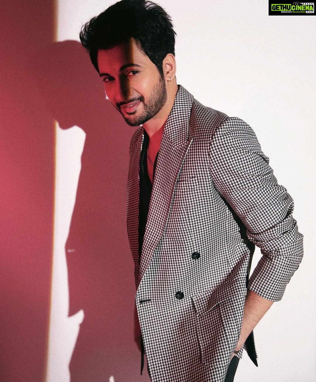 Rohit Suresh Saraf Instagram - @kimberley.fernandes @styled_by_tanik @imtiaz_makeup Photos by @mayank0491 Styled by @theanisha Black waistcoat suit- @lovespace.in Jacket- @studio.xo47 Accessories- @outhousejewellery @houseofshikha @ascend.rohank Shoes- @artimen_tsg Delhi, India