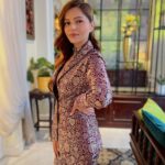 Rubina Dilaik Instagram - Confuse them with your Silence, shock them with your Actions …. . . . . . Styling: @ashnaamakhijani Outfit: @dvfashionstudio @disha_vadgama Jewellery: @kushalsfashionjewellery