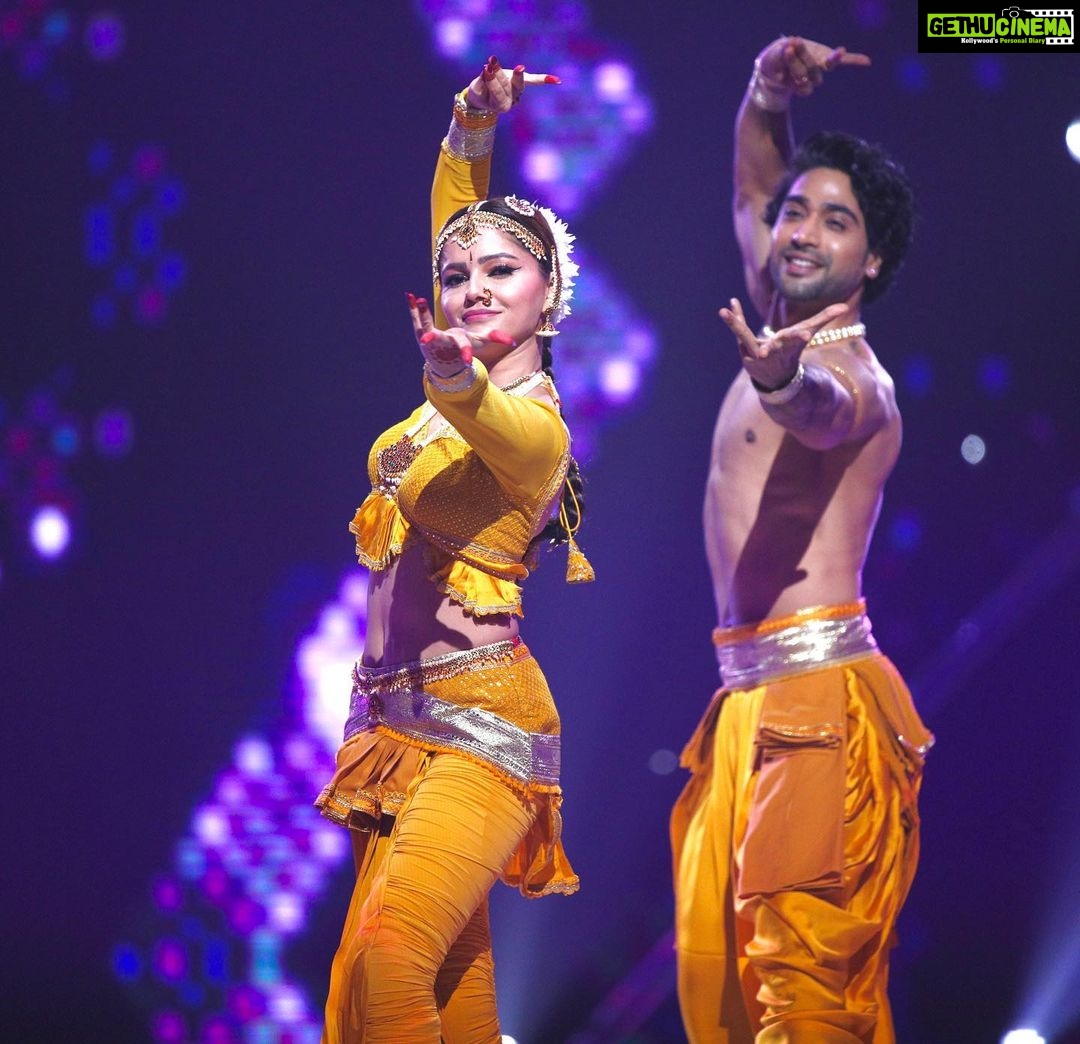 Rubina Dilaik Instagram - I see you …. I feel your Love ! Thats the reason , I say I am A FAN OF MY FANS ❤️…….. keep supporting us with your valuable votes : : : #jhalakdikhlajaa #10 #rubinadilaik #rubinam