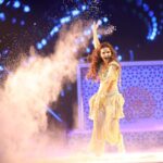 Rubina Dilaik Instagram – Desh ki Demand aur @sanamjohar ka command dono sarr-ankho par 😋
Iss Saturday-Sunday ko dekhiye #jhalakdikhlajaa #10 @colorstv par raat 8pm 
.
.
.
#rubinadilaik #love #live #dance ♥️