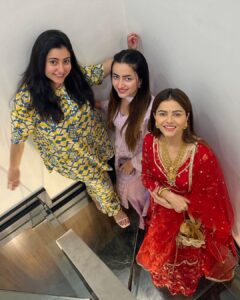 Rubina Dilaik Instagram - Shubh Deepaavali ♥️ . . . Styling: @ashnaamakhijani Outfits: @fittingroomcouture Clutch : @oceana_clutches
