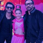 Rubina Dilaik Instagram - Couldn’t have asked for a better Grand Finale of Khatron Ke Khiladi with the amazing @itsrohitshetty Sir and my star crush @ranveersingh ❤️ and the entire cast of #Cirkus2022 . . . . @colorstv #kk #rubinadilaik