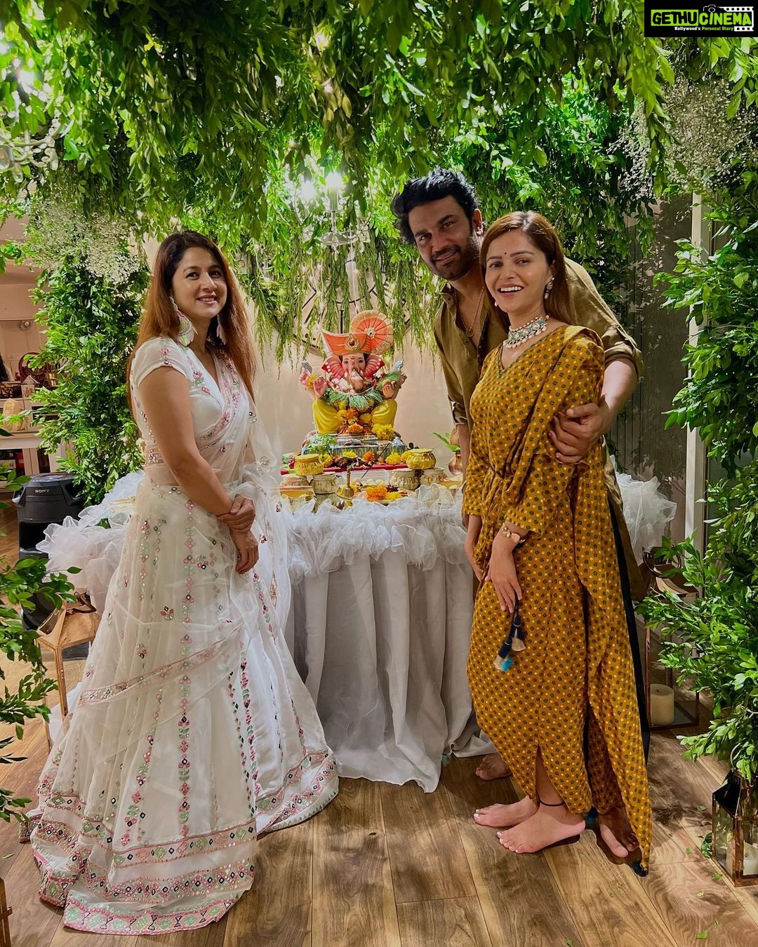 Rubina Dilaik Instagram - #blessings 🙏🏼 . . . @keertikelkar @sharadkelkar