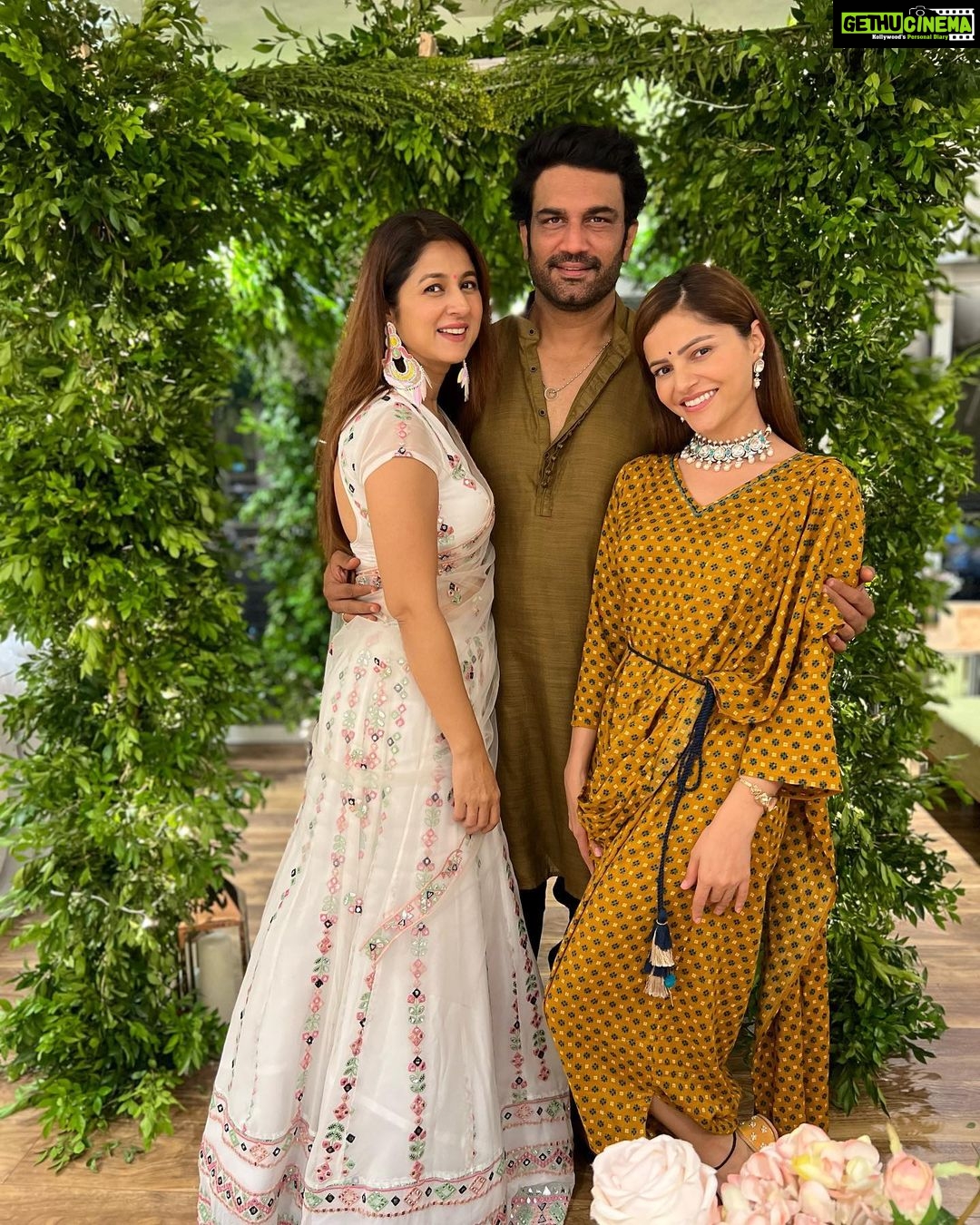Rubina Dilaik Instagram - #blessings 🙏🏼 . . . @keertikelkar @sharadkelkar
