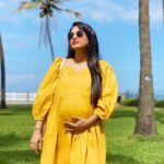 Rucha Hasabnis, yellow dress, Pregnancy pose