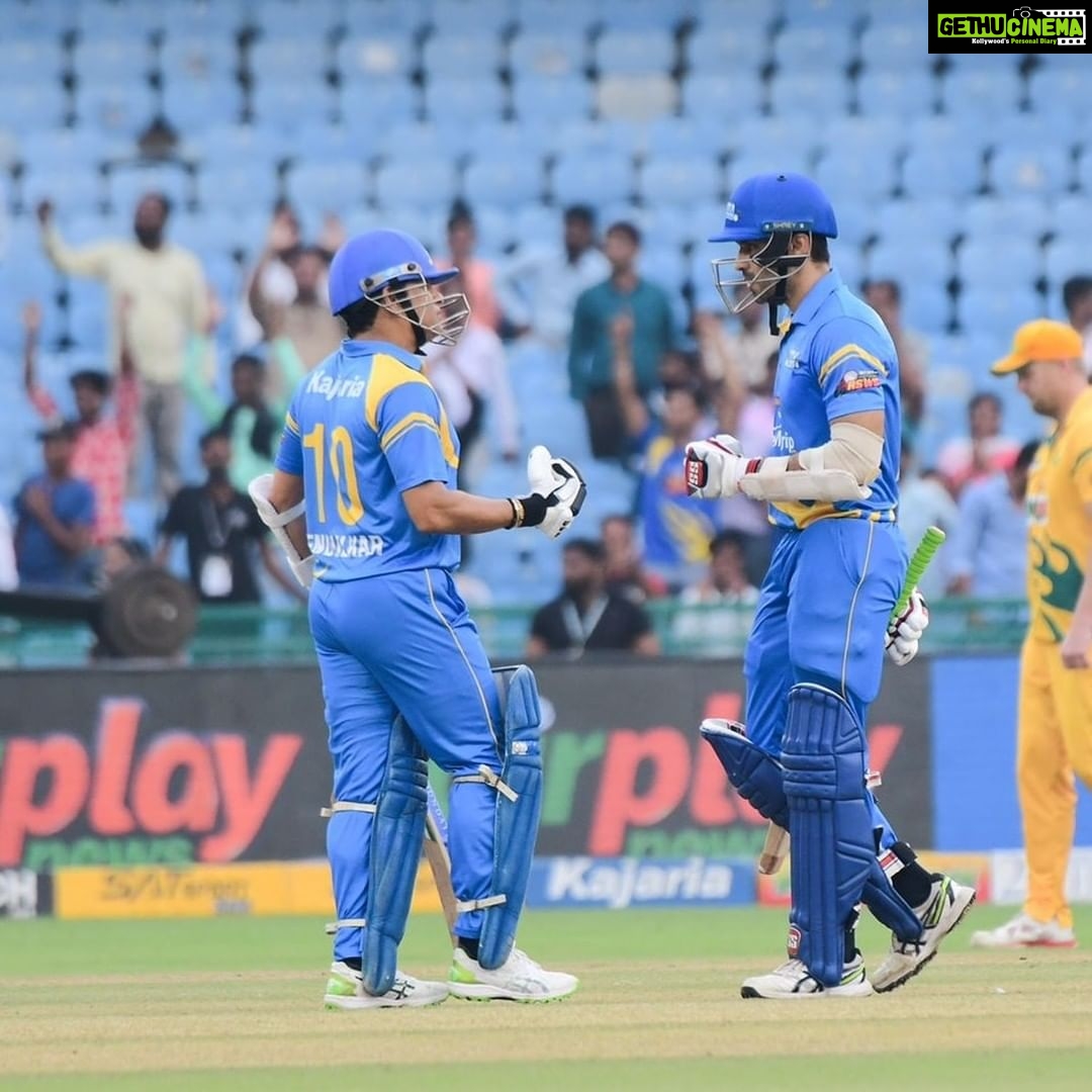 Sachin Tendulkar Instagram - Super effort by Team India. Bowlers did a fantastic job in tough conditions yesterday. Special mention to Naman & Irfan for their knocks today. Keep going strong ๐ฎ๐ณ @rsworldseries @indialegends #RoadSafetyWorldSeries