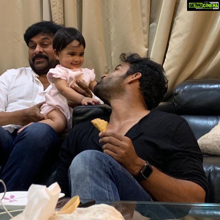 Sai Dharam Tej Instagram - That smile is worth dying/killing/fighting anything & everything 🤗 #megastar #navishkapapa #familytime #❤️