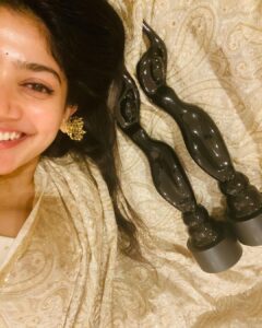 Sai Pallavi Instagram - Days like these don’t happen that often! To be appreciated for both the films of the same year, This is very special! 

I’m grateful for the immense love that I had received for these characters and pray that I’m blessed with more such beautiful roles.

#SekharGaru @rahulsankrityan #Venkat Garu #SunielNarangGaru
& the teams of #Lovestory ❤️#ShyamSinghaRoy ❤️

Thank you @filmfare 🖤
