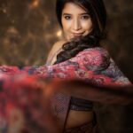 Sakshi Agarwal Instagram - M I pretty or M I pretty😍🤗 . Muse - @iamsakshiagarwal MAU - @dhiya_makeoverartistry Stylish - @nfc_navyathafashioncouture DOP - @ud__photography_ Cinematography - @_muthu_kumar_mk Assist - @siva12_official . #sareefashion #photooftheday #sakshiagarwal #blingsaree #backlessblouse Chennai, India