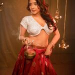 Sakshi Agarwal Instagram - Like this look? Wishing you all a happy and prosperous Dussehra❤️ . #dussehra #photoofday #sakshiagarwal #kollywood #actorslife #redandwhite #lehenga . Mua n hair @murugeshmakeup_hair Assist by @farhaa_makeupartist Concept by @samikshx Costume @mokshe_rental_destination Jwellry @jazz_collection Photography @dhanush__photography Location @studiocentralchennai Chennai, India