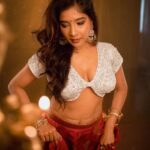 Sakshi Agarwal Instagram - Like this look? Wishing you all a happy and prosperous Dussehra❤️ . #dussehra #photoofday #sakshiagarwal #kollywood #actorslife #redandwhite #lehenga . Mua n hair @murugeshmakeup_hair Assist by @farhaa_makeupartist Concept by @samikshx Costume @mokshe_rental_destination Jwellry @jazz_collection Photography @dhanush__photography Location @studiocentralchennai Chennai, India
