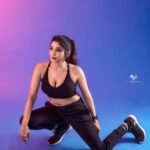 Sakshi Agarwal Instagram - Chillin’ . Photography: @vishal_srinivasan H & M: @murugeshmakeup_hair Wardrobe Courtesy: @vybn_apparels Styling: @ashwin__venkat Assist: @pix_depth_photography Retouch: @retouch_by_gokul Studio: @vybn_studio . #picoftheday #sakshiagarwal #fitness Chennai, India