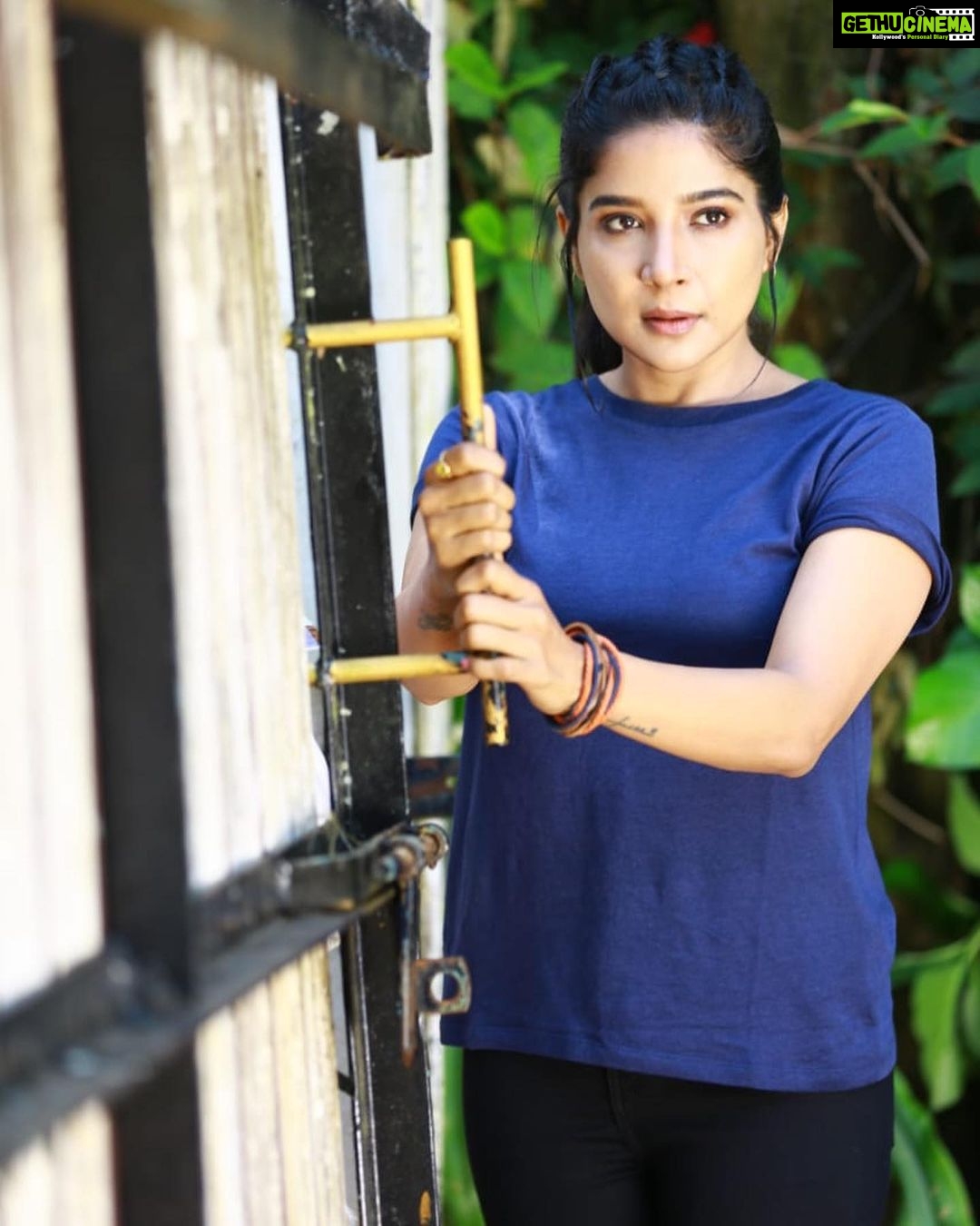 Sakshi Agarwal Instagram - Teaser coming soon from #GuestChapter2 team❤️ . #goodhopepictures @iamsakshiagarwal @rbhuvanesh_rangasamy #GK #balaji #Ziansrikanth #Ramesh @anwarmusic @actormadhumitha @a._john_pro . #kollywood #kollywoodfilms #tollywood #tamil #telegu #animalthriller Chennai, India