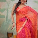 Sakshi Agarwal Instagram – Had to do this one🔥
.
#feelitreelit #sareereels #instafashion #bandhanisaree #trendingreels #malhari #manikemagehithe #manike #manikemove @yohanimusic 
.
Mua n hair @murugeshmakeup_hair
Assist by @farhaa_makeupartist
Concept by @samikshx 
Costume @mokshe_rental_destination
Jwellry @jazz_collection
Photography @dhanush__photography 
Location @studiocentralchennai Chennai, India