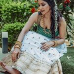 Sakshi Agarwal Instagram - Onathinte nirangalum santhoshavum ningalude veedum hridayavum santhoshavum Aishwarya um kond niraykatte. Ningalkk epozhum nalla baghyavum samridhiyum undavvate. Hridayam niranja onam ashamsa nerunnu . “Happy Onam” my chellakutties💚💚 . Costume: @meshira.in Photography: @vishal_srinivasan Makeup : @anjalis_artistry Hair: luke_the_hairstylist and @kalyani_bridalmakeupartistry Jewellery : @swarnambridal Assist : @___diwakar Retouch : @harry_dane_retouch . #Onam #Onamsaree #Festivalfashion #keralavibes #godsowncountry #Selflove #sakshiagarwal Chennai, India
