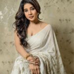 Sakshi Agarwal Instagram - Angel or Princess? . Costume @one_inch_stylestudio Styling @fab_by_faiza MUA @umamakeoverartistry Hairstylist @makeupbyshyamala Jewellery @fineshinejewels Photography @vishal_srinivasan Assist @oneclickbyvinodsainath Retouched by @harry_dane_retouch . #Photooftheday #insta #instagram #photoshoot #Photography #loveyourself #sakshiagarwal Chennai, India