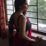 Sakshi Agarwal Instagram – Chennai Rains and I feel its the most beautiful city 💖
.

@raj_isaac_photography 
@umamakeoverartistry 
@makeupbyshyamala
@fineshinejewels
.
#sareelove #kollywood #biggboss #biggbosstamil #sareeindia #tamilactress Chennai, India