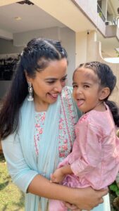 Sameera Reddy Instagram - Twinning with my naughty Nyra❤️It’s gonna be a fun festive season 🎉💫 filled with positive vibes for all 💃🏻💃🏻💃🏻💃🏻 hope you had a wonderful Dussehra 🌟❤️ #messymama #naughtynyra