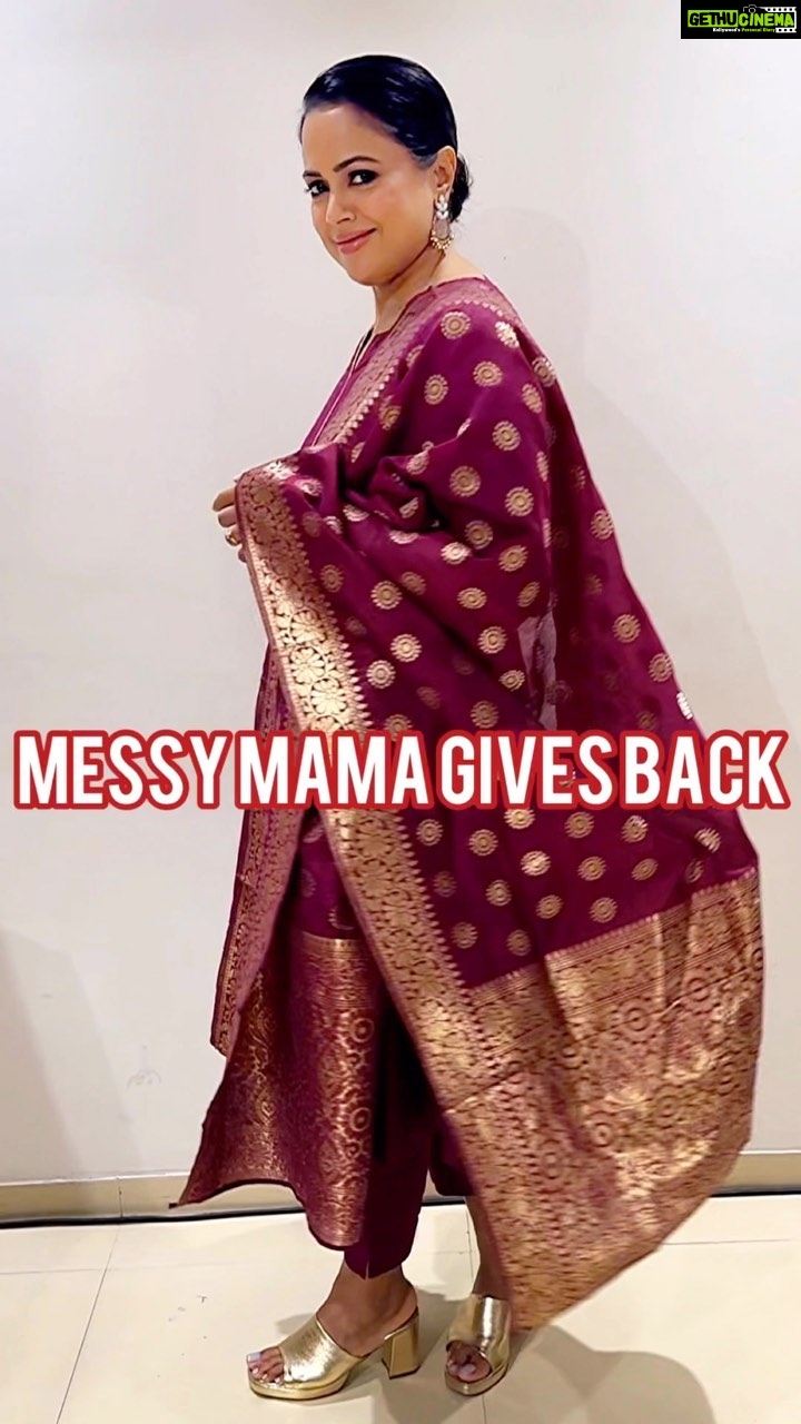 Sameera Reddy Instagram - When we support each other we rise together🙌🏻 #messymamagivesback with @diydayalishka 💃🏻 we support women run businesses ❤️ to be featured please fill the Google form available in my link in bio✔️. @threadstories_by_shraddha Shraddha ia a pre school teacher who started her hobby turned business of embroidery art 🌸 @thenesstudio Soumya caters to mommies & daddies with her special occasion dress suits & hand block print shirts🌸 @ethnoroots_ Jyotsna’s brand aims to support Indian artisans with her sustainable Indian wear mainly sarees & dupattas🌸 @creationsbykhushi Farhat loves crafting dreamcatchers, candles, fridge magnets etc🌸 @hundred.dresses_bymayageorge Maya makes smocked dresses, hand embroidered frocks, handmade hair accessories etc🌸 @arihantcraftsandcreations Neha conducts art and craft workshops🌸 @houseofabhisha is a premium home furnishing store from Jaipur🌸 @designdiagram Aparna & Vaishnavi are home interior designers based out of Bangalore🌸 @notsoperfectartist Smristi (Sneha) is a freelance graphic designer & illustrator 🌸 @__.threads_ Varuni designs and makes silk thread bangles with kundans & pearls🌸 @labelveena Priyanka has an online shopping portal selling traditional Indian clothes🌸 @entwined_tales Aleena started her embroidery hoop art business during the lockdown🌸 @mom_madeorganic Vaishnavi & her aunt have started selling their Grandma’s time tested herbal formulations🌸 @ritudfoodie Ritu is a mom to a 13 month old and loves trying out new food recipes🌸 @bytheartbug Megha recently started teaching art wanting to help people on their creative journey🌸 @tiara.spices Vasanthi works towards providing organic spices & to support local farmers🌸 @the_tanjore_studio Shravya not only makes custom Tanjore and Mysore paintings she even teaches how to make them🌸 @handcrafted_by_mad Jolene and her mum love focusing on their crafts like amigurumi, crotchet quilling etc🌸