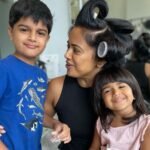 Sameera Reddy Instagram - Love is in the h’air’😁Family haircut day! #messymama #momlife 💃🏻
