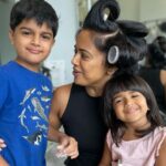 Sameera Reddy Instagram – Love is in the h’air’😁Family haircut day!  #messymama #momlife 💃🏻