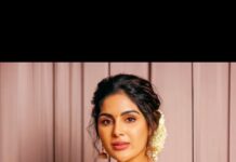 Samyuktha Menon Instagram - Onam 🌸 Wearing @pranaahbypoornimaindrajith Earrings @ttdevassy MUA @ashif_marakkar 📸 @rahul_raj_._r #onam #kerala #uthradam #festival