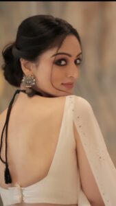 Sandeepa Dhar Instagram - Channeling some vintage vibes 🌧🎬 #reelsinstagram #saree #love #ootd #indianwear