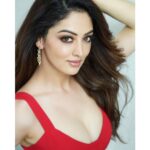 Sandeepa Dhar Instagram - Which picture gives you heart eyes the most? 😍 1 or 2 ? Swipe left ——>
