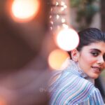 Sanjana Sanghi Instagram - Remember when university spaces and a democracy both, were spaces where dissent and consent could not just be expressed, but appreciated and discussed? It’s why they have and will always remain my most cherished spaces to be in and belong to. @bejoynambiar , @subisamuel , Sudhir sir and I came together at St Xavier’s College Mumbai, expressed our respective and apparently even divergent views on culture, society, polity and film. I felt both enriched and energised. Here’s praying and optimistically hoping that our universities, our country and the world remain such spaces where we can have such conversations, in a time that forces us to believe entirely otherwise. This was a special and overwhelming evening in many ways. Here’s to allowing each other to be emotional, maybe oppositional, hoping for us all to be rational, but most importantly, human. @istoria2020_ . . . . | 💄 + 👧 + 👗: @bornaliicaldeira @trisaradesign @elishab_mua @aazamalihusain30 | St. Xavier's College, Mumbai