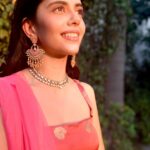 Sanjana Sanghi Instagram - Quick transformation of self : from trying to embrace the lehenga vibe, to believing the lehenga party should never have and never reach it’s logical end 💃 🎈 ♥️ The Imperial, New Delhi