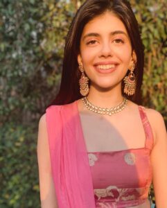 Sanjana Sanghi Instagram - Quick transformation of self : from trying to embrace the lehenga vibe, to believing the lehenga party should never have and never reach it’s logical end 💃 🎈 ♥️ The Imperial, New Delhi