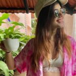 Sanjana Sanghi Instagram – Sun’s out, Sanj’s out 🌴☀️ 🏍 

.
.
.
@hireavilla
👚 : @summersomewhereshop Goa