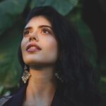 Sanjana Sanghi Instagram - In the golden afternoon light, I spotted a strong sharp ray of sunlight glittering it’s way through the branches of a tree. It was magnetic. @pritiza7 and I, we found it, lost it, and found it again. I felt like I was chasing it. Here’s to always looking up, and always chasing the light! Regardless of all or any adversity ☀️ 💫