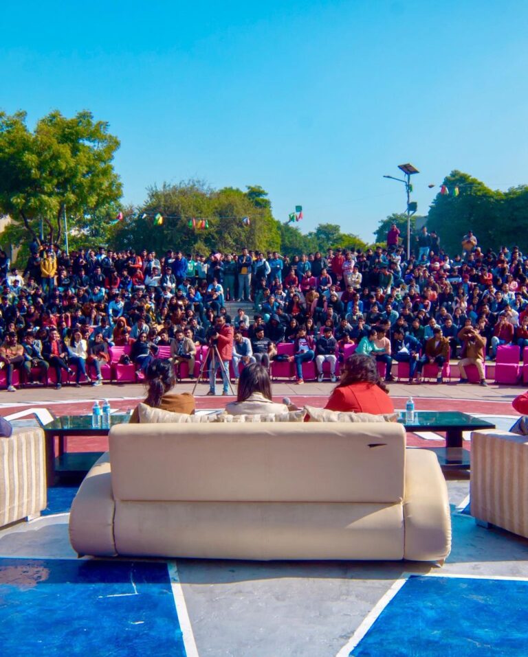 Sanjana Sanghi Instagram - Thank you for having me, for so much love, the conversation and laughter, and for letting me be a complete goof, DTU. ♥️ @yuvaandtu Delhi Technological University - DTU