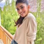 Sanjana Sanghi Instagram - Teas of many kinds, fries of a warm and yum kind, cold of a freezing kind, and laughter of a hectic kind.♥️ #InBetweenShots 🎥 #DhakDhak Old Road Leh