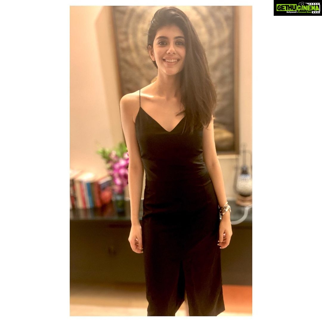 Sanjana Sanghi Instagram - Took 23 years of existence to get into a black cocktail dress for the first time but better late than never?👗 💃 . . . . . . . , | @ @torqadorn @bornaliicaldeira | Mumbai, Maharashtra