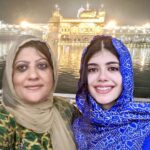 Sanjana Sanghi Instagram - 4:30AM, over a decade long tradition. In my place of peace, and this time celebrating my person of peace. Happiest Birthday Ma, thank you for epitomising the meaning of selflessness and love. You are above and beyond all else. Nothing without you. ♥️ 🙏 Golden Temple Amritsar