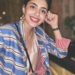 Sanjana Sanghi Instagram - A lil bit of a smile and yummy mezze never killed nobody 💫 Bayroute
