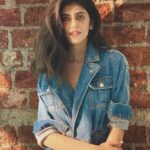 Sanjana Sanghi Instagram - @mehakoberoi is a lady of several talents and does photo shoots on the side during photo shoots. 👗: @who_wore_what_when / Stealing your job @gauravmishra.photography