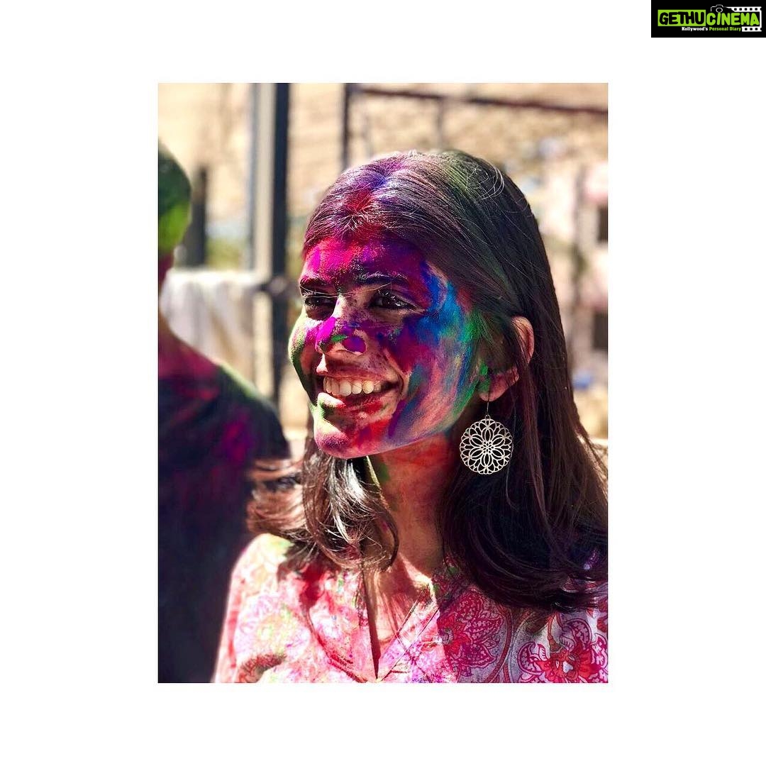 Sanjana Sanghi Instagram - Hoping your Holi too was filled with lots of colour, laughter, joy and being unaesthetically unrecognisable ♥️ Happy Holi! 🎨 Mumbai, Maharashtra
