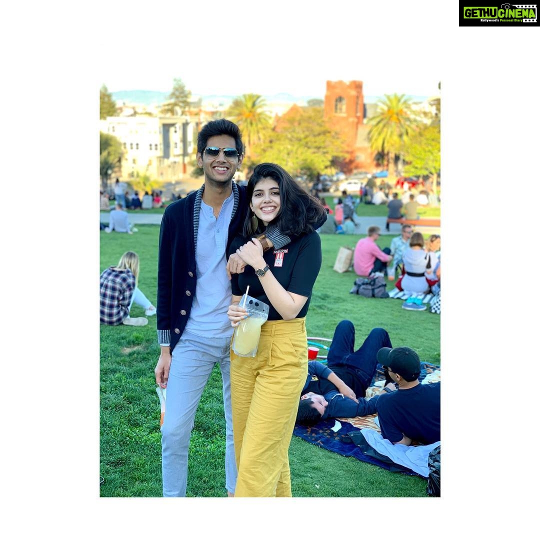 Sanjana Sanghi Instagram - Grateful for my own Santa who supplies me with happiness and all things beautiful on days that arenโt Christmas too. ๐
/ Merry Christmas! ๐ Dolores Park, San Francisco