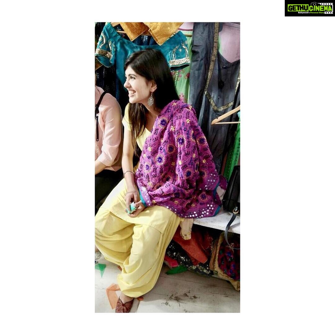 Sanjana Sanghi Instagram - 🎬🎬 . . . #comingsoon #whileatshoot #olddelhi #jamamasjidmosque #actorslife #filmshoot #photooftheday Jama Masjid, Delhi
