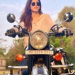 Sanjana Sanghi Instagram - Bit the bullet!!! 💥🏍 There really are no words to describe the nervousness, thrill and joy of the past few months in training for and picking up a new skill such as this. I couldn’t have ever imagined being able to, feeling right at home while on the road continuously and falling in love with it, for life. Need your blessings & hugs as we’ve hit the ground running on my next film and our passion project #DhakDhak ♥️🎥 . . . . @dhakdhakjourney #RatnaPathak @diamirzaofficial @fatimasanashaikh @viacom18studios #OutsidersFilms @blmpictures @dudeja_sahaab @parijat_joshi @taapsee @ajit_andhare @pranjalnk @aayush_blm
