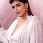 Sanjana Sanghi Instagram - What even is life without all that drama 💗 ________________ @sanjanasanghi96 for #OMPromotions Outfit - @tatianatretyak Jewellery - @the_loom_art Hair - @pushkinbhasin Makeup - @taskeen_c Nails - @itssoezi Styling - @who_wore_what_when Photography - @mahafooz_b Location - @25hourshoteldubai