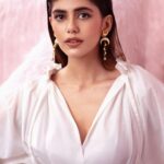Sanjana Sanghi Instagram - What even is life without all that drama 💗 ________________ @sanjanasanghi96 for #OMPromotions Outfit - @tatianatretyak Jewellery - @the_loom_art Hair - @pushkinbhasin Makeup - @taskeen_c Nails - @itssoezi Styling - @who_wore_what_when Photography - @mahafooz_b Location - @25hourshoteldubai