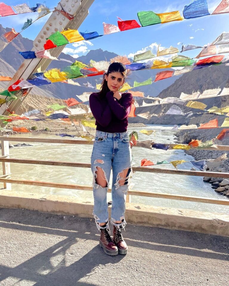 Sanjana Sanghi Instagram - Thought it’s only the shining sun while filming in Ladakh that’s been making me feel so warm & fuzzy, but turns out it’s all of your excitement for #OM !!! Thankie you beauties.♥️☀️ 10 days to go!! ⏰ #OM & Kavya are seeing you in Theatres Worldwide, on July 1st. Moonland Ladakh